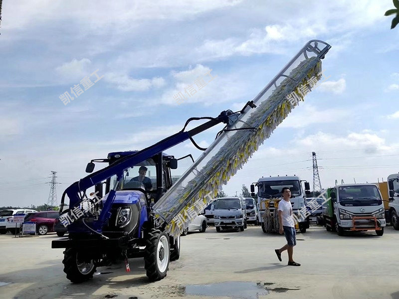 拖拉機(jī)光伏清洗車(chē)